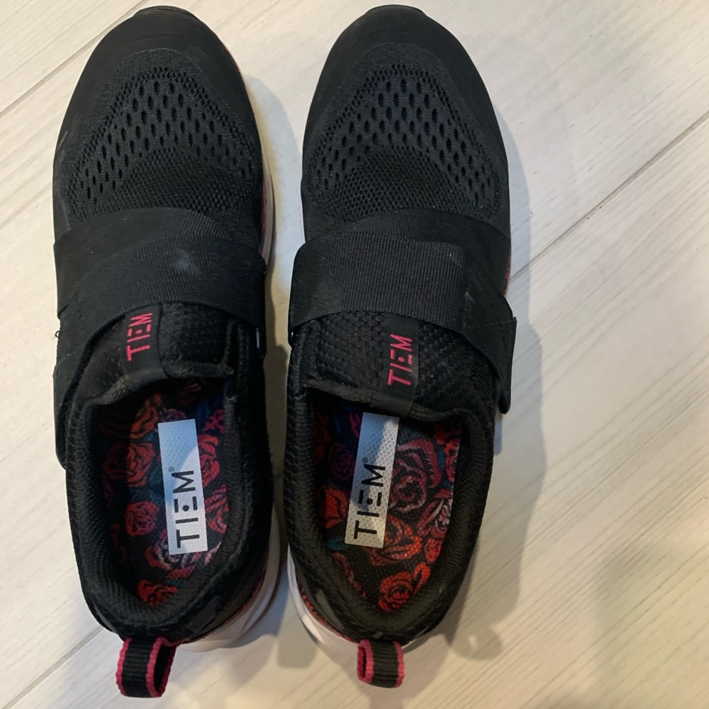 TIEM spin shoes size 9 in black